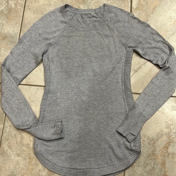Lululemon Helo Aloe sweater, size small - Picture 4 of 12